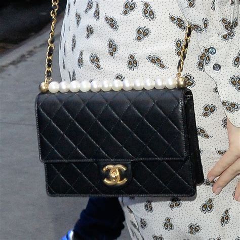 pochette chanel falsa|Come riconoscere una borsa Chanel falsa .